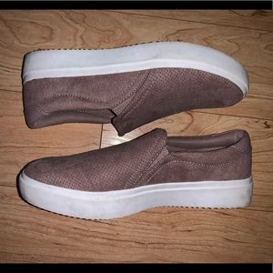 Dr Scholl’s slip on sneakers size 8